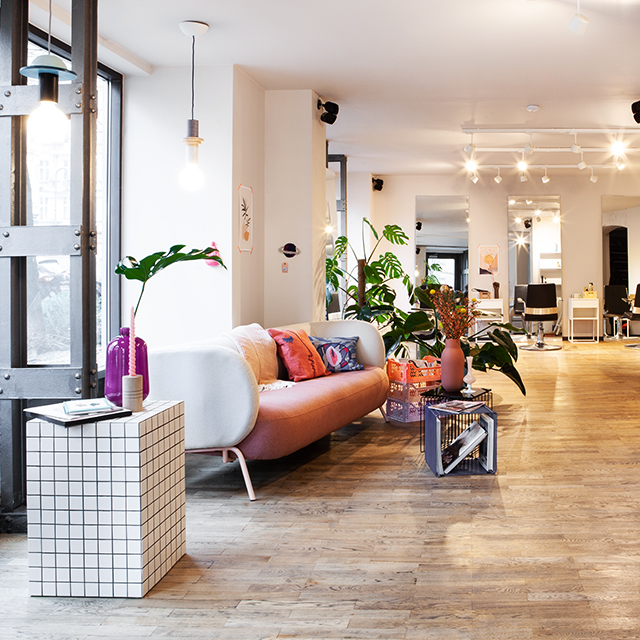 Gute Laune Interior - Wir bringen Farbe in den grauen Winteralltag bei Friseur Beauty Direction Berlin